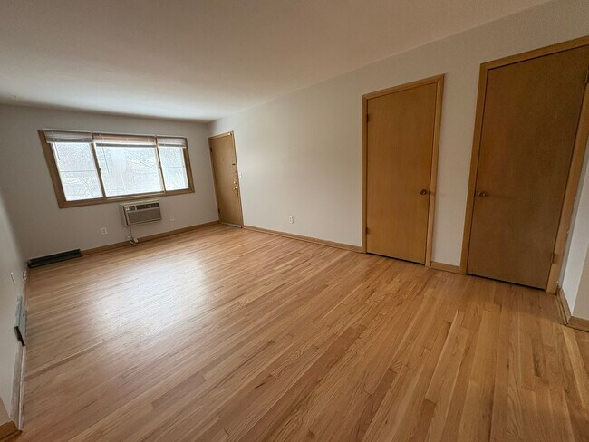 Foto del edificio - 3573 S 76th St