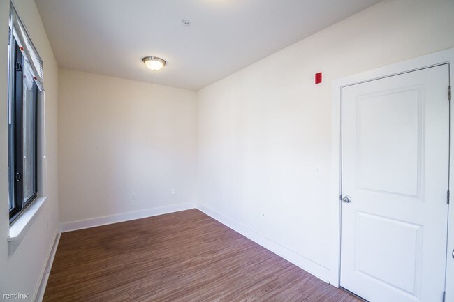 Building Photo - 3842 Lancaster Ave