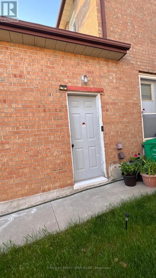 Building Photo - 141 Havelock Dr