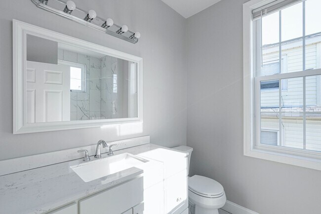 Foto del edificio - 445 Admiral St