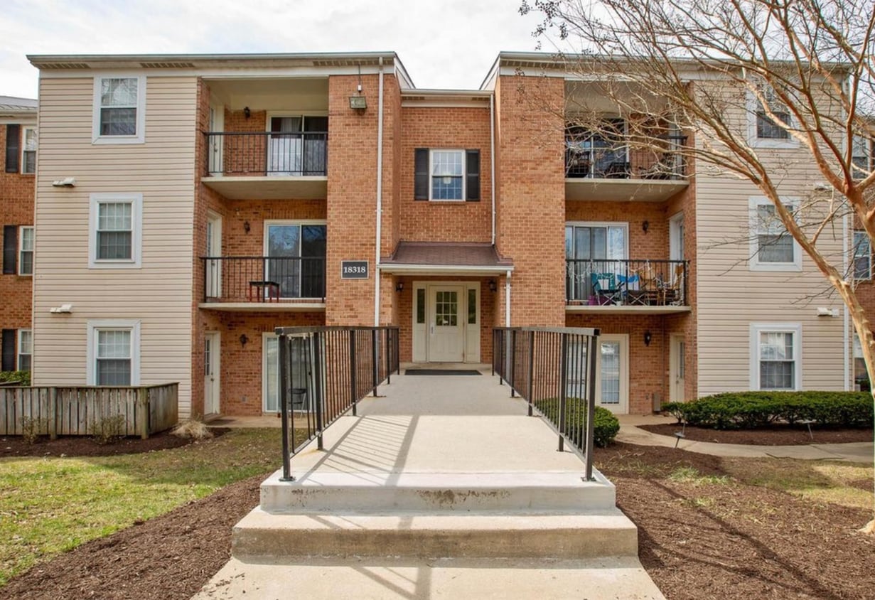 Updated 3Bedroom/2Bathroom - Great Location! - Updated 3Bedroom/2Bathroom - Great Location!