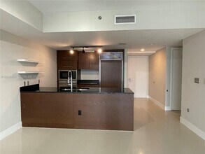 Building Photo - 475 Brickell Ave