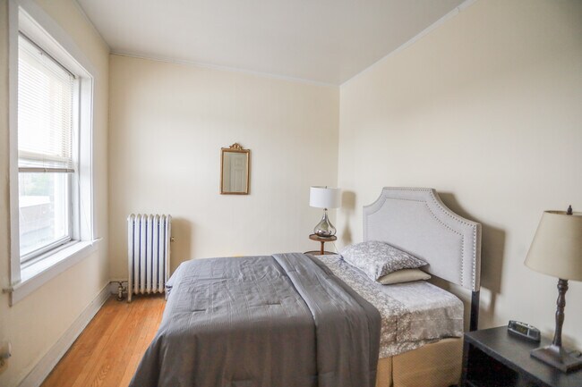 Foto del edificio - 2463 W Gunnison St