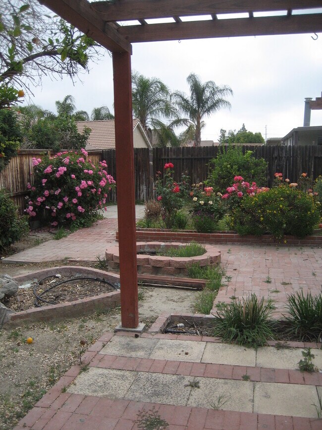 Foto del edificio - Charming 2 Bed / 2 Bath single story home located in a great family neighborhood