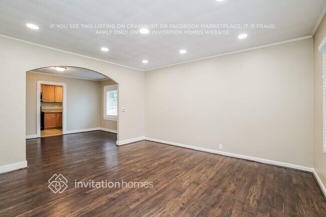 Foto del edificio - 10018 Silverton Ave