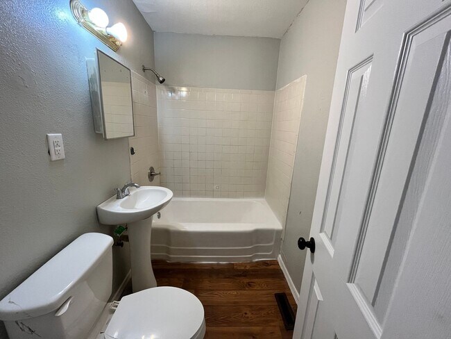 Building Photo - 3808 Cashion Pl