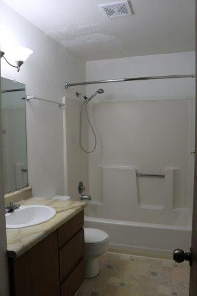 Foto del edificio - 1420 Rohnerville Rd