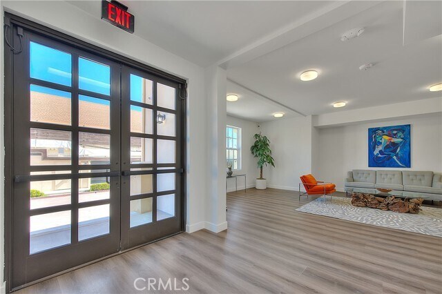 Foto del edificio - 501 W Foothill Blvd