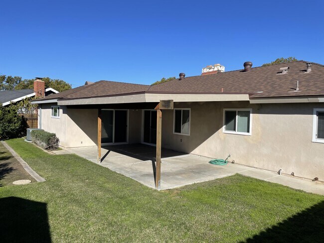 Building Photo - 1080 San Antonio Ave