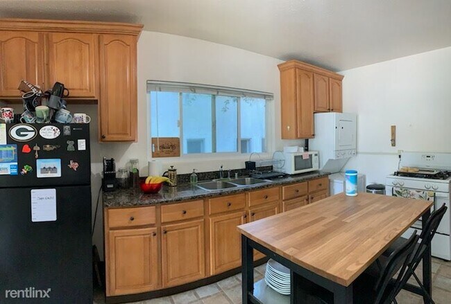 Building Photo - 1 br, 1 bath Apartment - 971 Pershing Ave