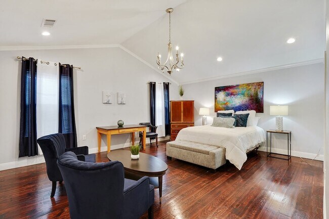 master bedroom (first floor) - 2007 Orleans Ave