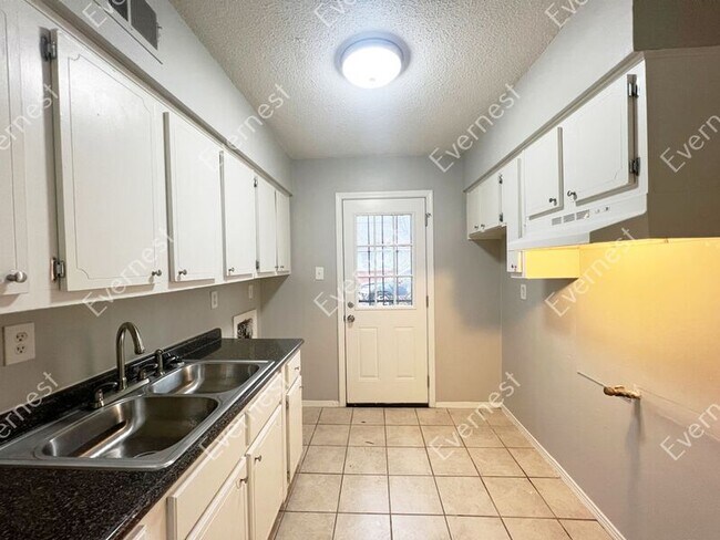 Building Photo - 1129 Catalina Rd