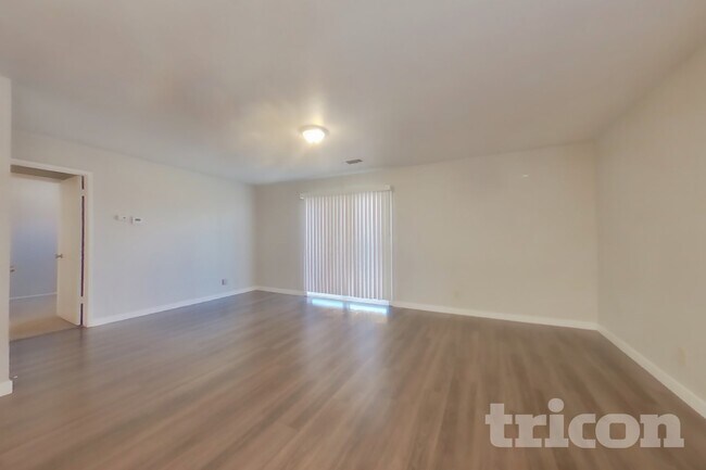 Foto del edificio - 1630 E Lake Ct