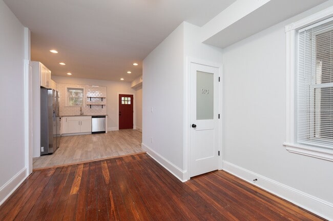Building Photo - 421 Ripka St