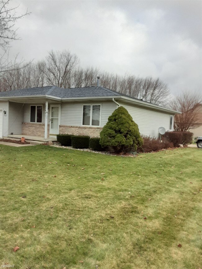 2260 Pine Tree Rd, Delhi charter Township, MI 48842 Townhouse for