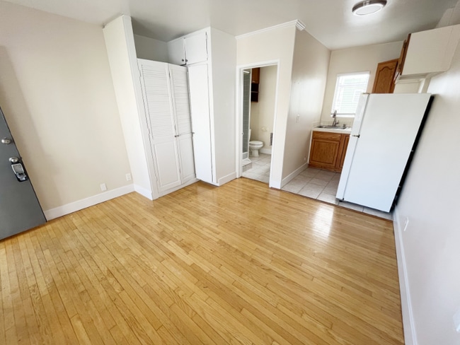 Foto del edificio - 250 Cliff Dr