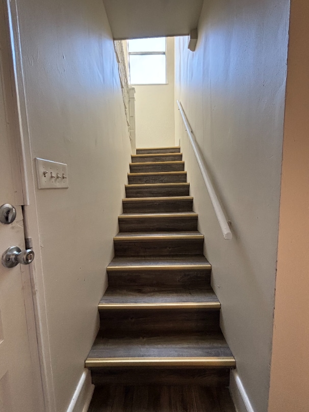 Building Photo - **MOVE IN BONUS** Charming 2-Bedroom/1-Bat...