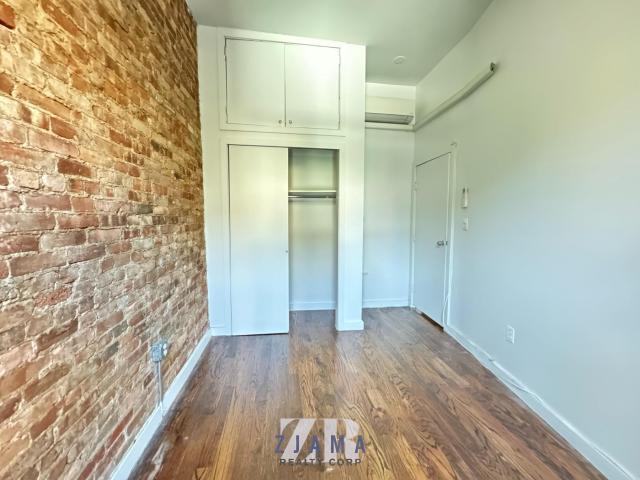 Foto del edificio - 4 bedroom in BROOKLYN NY 11216