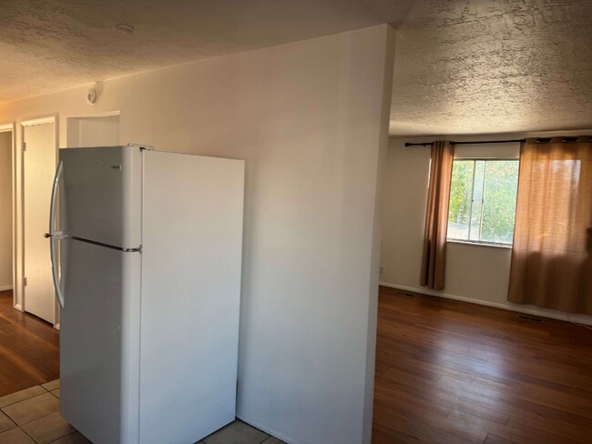 Building Photo - 265 E 5900 S