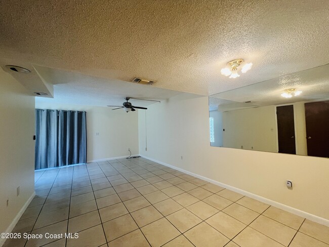 Foto del edificio - 555 Aster Ct