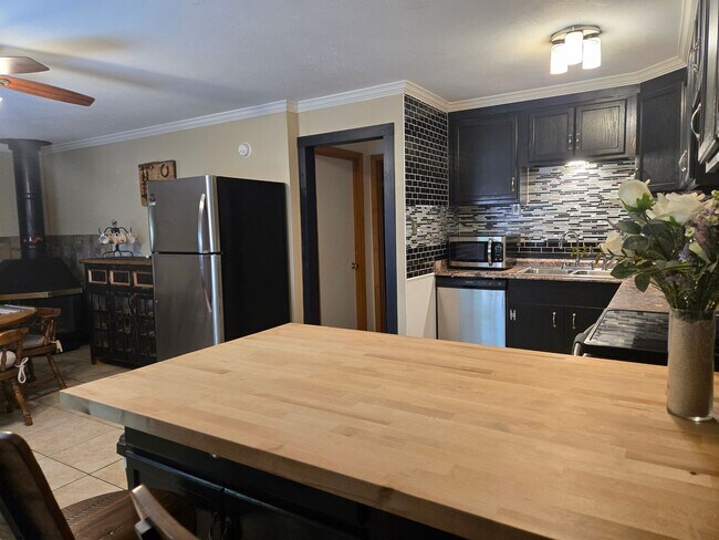 Foto del edificio - Spacious Remodeled Three Bedroom Cabin
