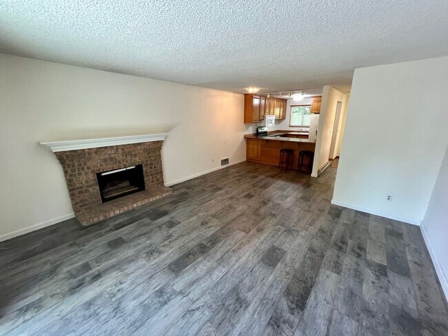 Building Photo - Arjanwood Condominiums ~ Bellevue/Bridle T...