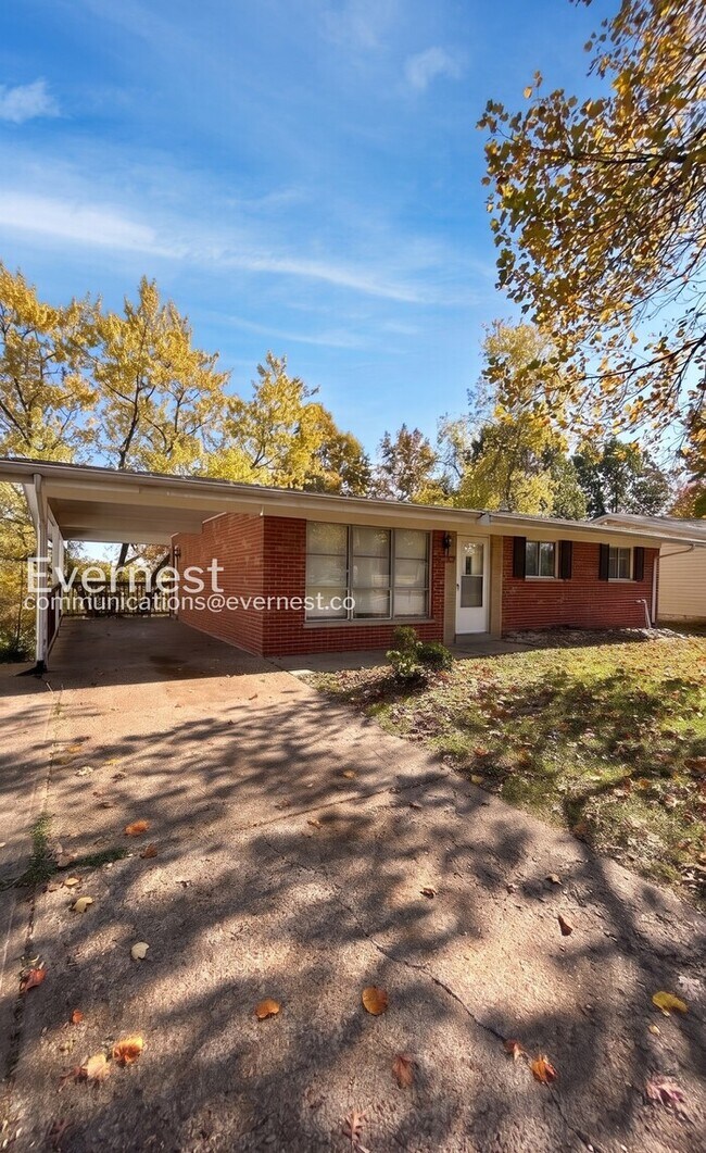 Foto del edificio - Charming 3-Bedroom Home with Central A/C and Carport Parking / 3 beds 1 bath / Available now!