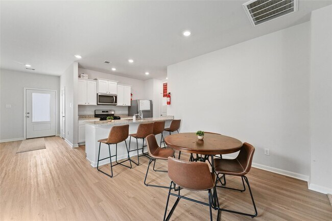 Building Photo - 11411 Bright Sun Dr