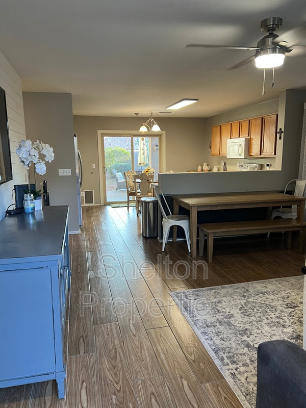 Foto del edificio - 15439 W Cortez St