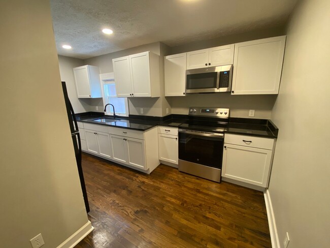 Building Photo - Fully Remodeled 3 Bedroom House!