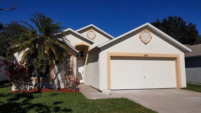 Building Photo - 2561 Ventura Cir
