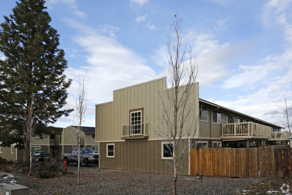 Building Photo - Mountain High Apartments