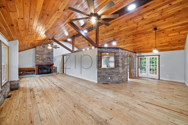 Building Photo - 72 Country Creek Rd