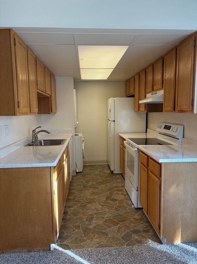 Foto del edificio - 1 Bedroom 1 Bath Townhome with Garage Parking in Village Seven