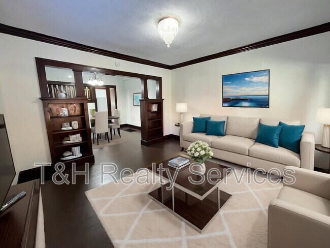 Foto del edificio - 519 N Riley Ave