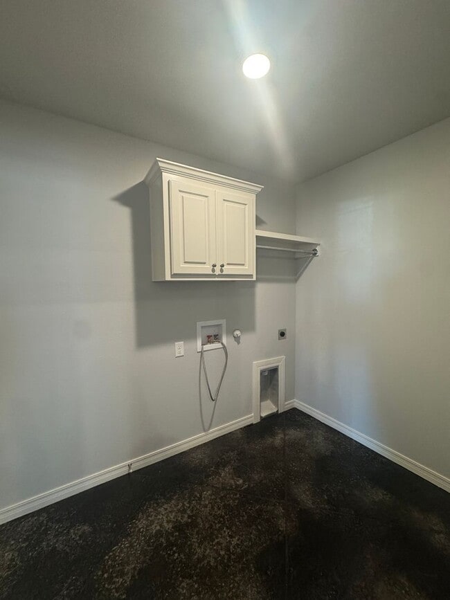 Building Photo - 3/2/1 Fabulous new build 2025 1/2 off special 1st month's rent