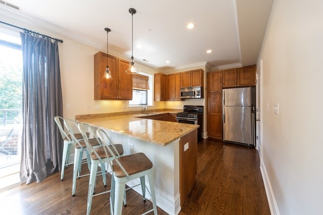 Building Photo - 920 W Schubert Ave