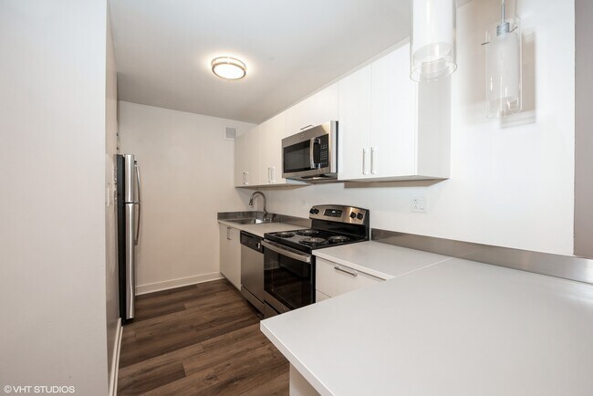 Foto del edificio - 1355 N Dearborn St