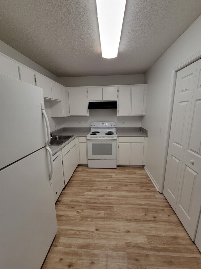 Foto del edificio - 1100 Greentree Ct