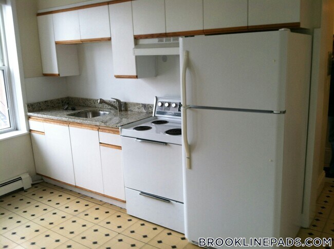 Foto del edificio - 208 Winthrop Rd