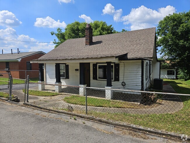 Building Photo - 207 Rogers St