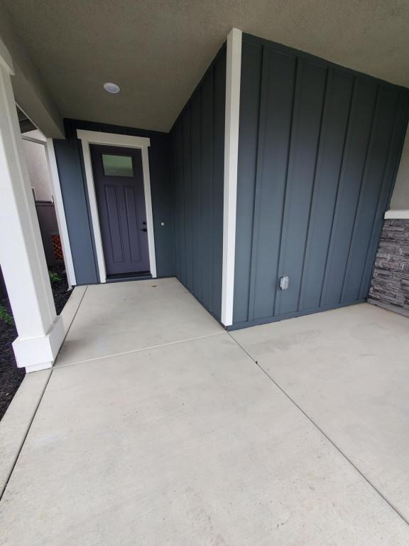 Building Photo - Comfort and Convenient Living In The Cove.