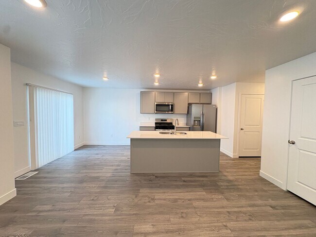 Foto del edificio - BRAND NEW & Pet Friendly