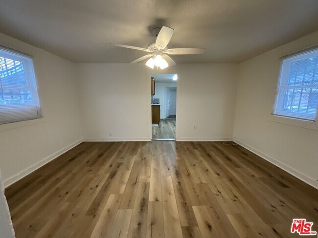 Foto del edificio - 828 E 6th St