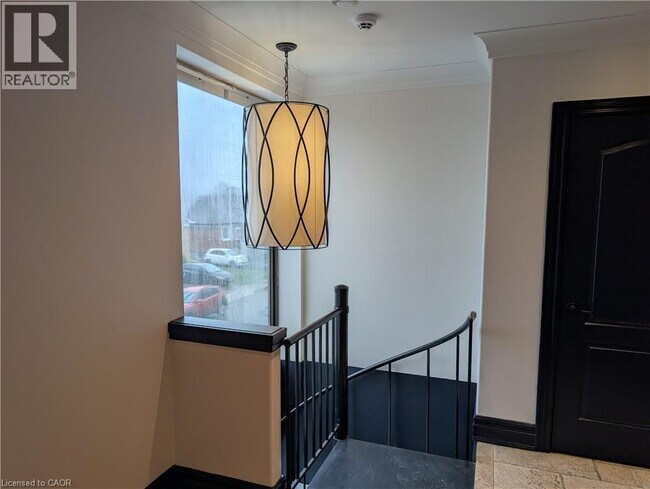 Photo du bâtiment - 1645 Main St E