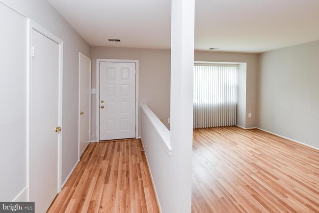 Building Photo - 15043 Cherrywood Dr