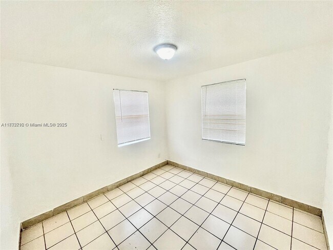 Building Photo - 701 NW 7th Ave