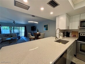 Building Photo - 800 Meadowland Dr