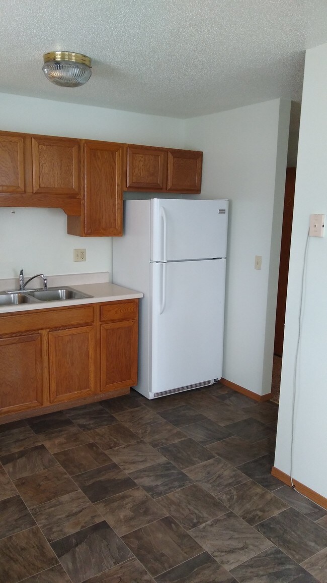 Kitchen - 1002 E 8th St
