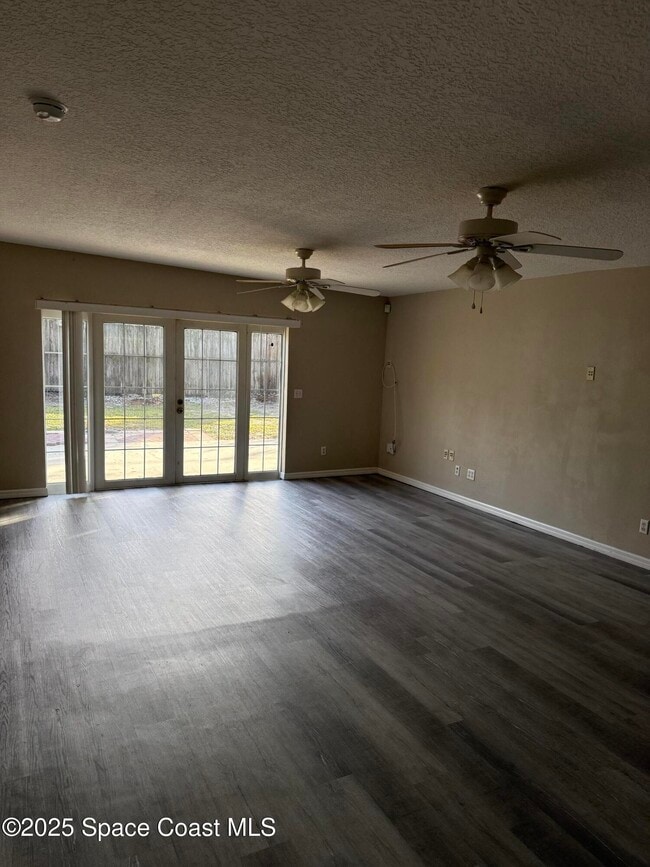 Building Photo - 895 Delano Rd